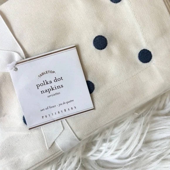 Pottery Barn NWT Polka Dot Tabletop Cotton Set Of Four Napkins Ecru Navy - Picture 2 of 3